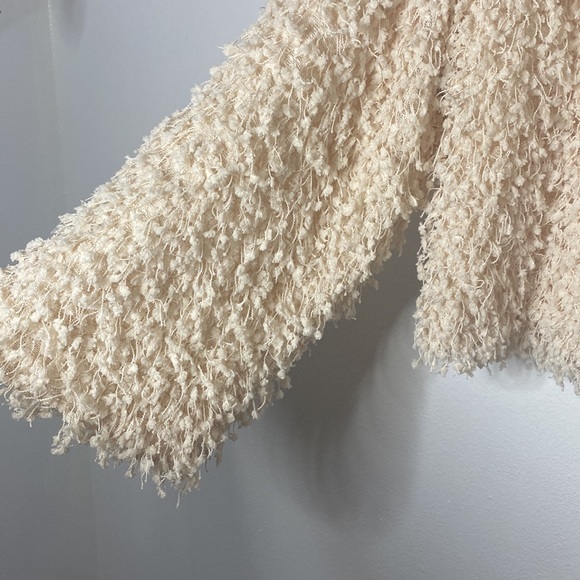 Fade cream shag sweater wide sleeve cropped size medium new with tags adorable - Picture 4 of 4
